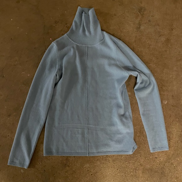 Blue cashmere turtleneck sweater - Picture 3 of 6